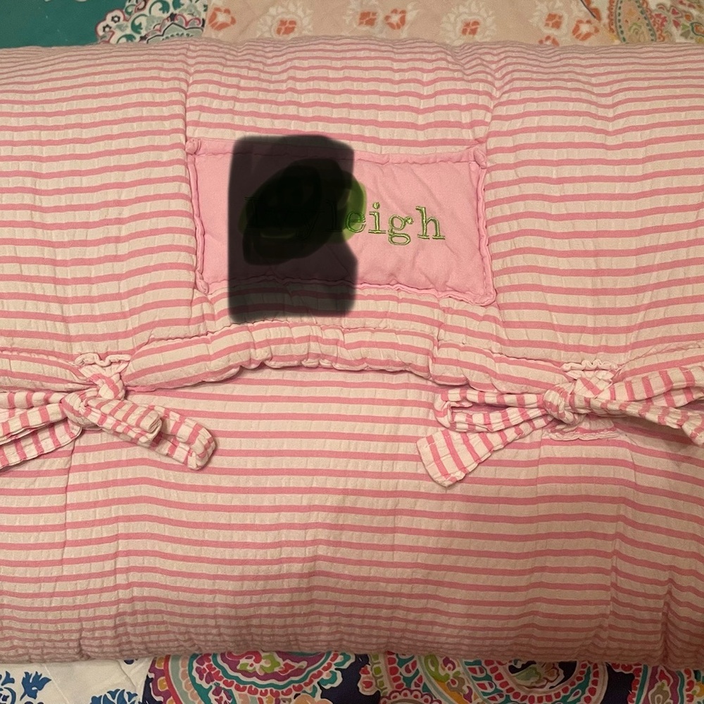 Custom Napmat JanieBee
Pink & white seersucker + hot pink minky material